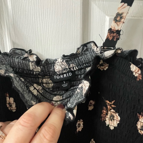 Torrid like new women’s floral one piece jumpsuit. - Picture 6 of 7